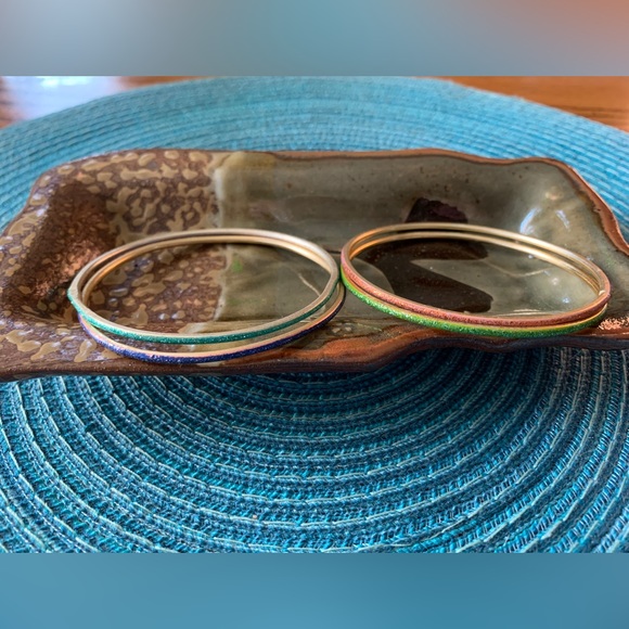 4 multi color bangle bracelets - Picture 3 of 7